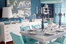 03 In this dining room you can see blue and gree-blue mixed with creamy tones for a softer look