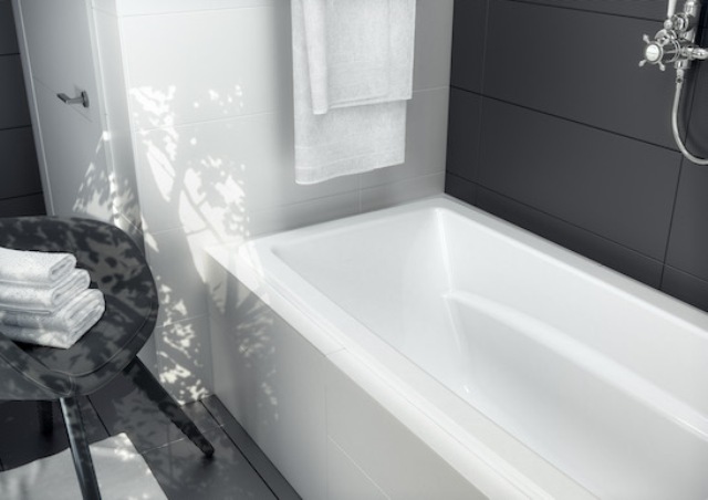 both tubs are manufactured with four adjustable feet to make leveling simpler and with different capacity