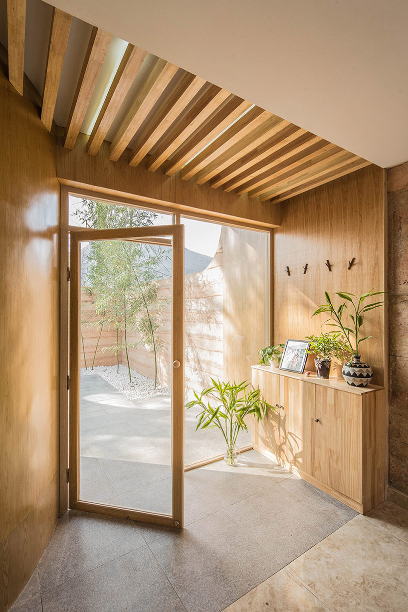 The interiors are covered with light-colored wood and tiles to connect them to outdoors and make them cozy and inviting
