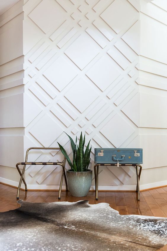 3D wall decor with a geometric pattern