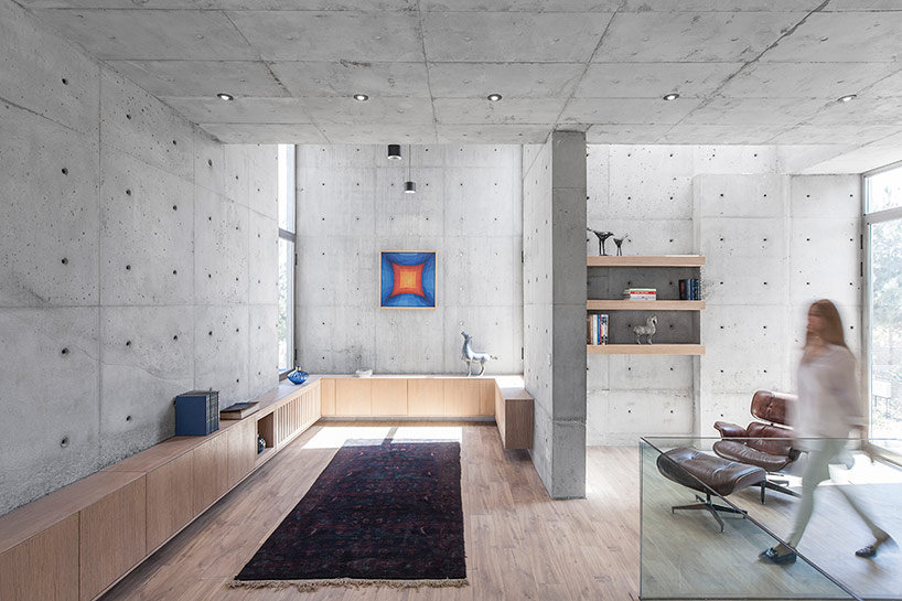 Concrete and wood are the main materials used for decor, and create a textural look