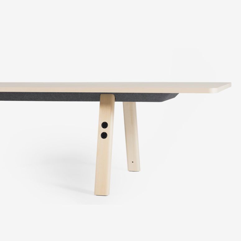 A felt tray cable stores all fixed connections to keep a clean aesthetic of the table