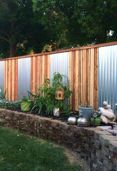 corrugated metal and wood privacy fence for a simple modenr look