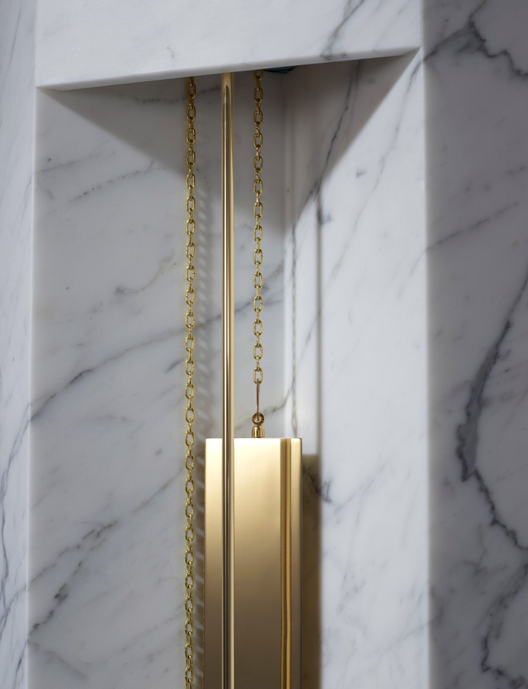 The clock is made of marble and it has elegant brass details, its design reminds of the traditional clocks