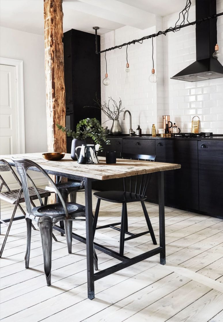 The kitchen and dining space are united with the living space, the kitchen is black and white with natural wood touches