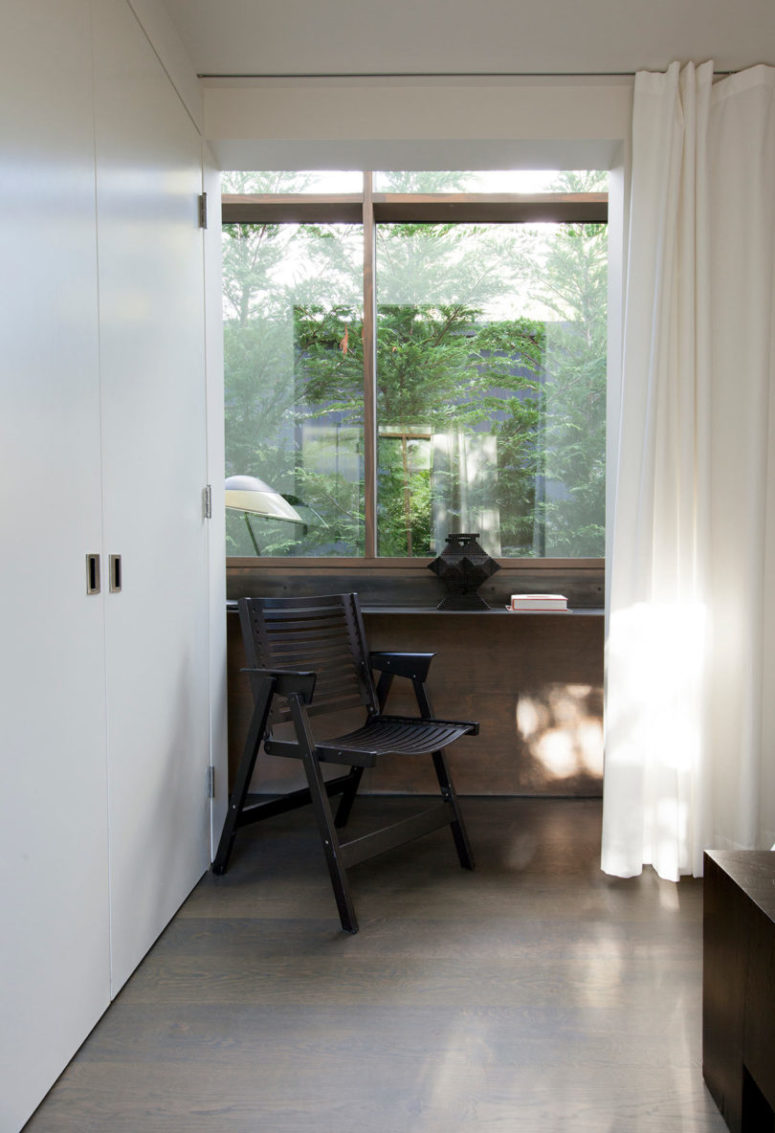 The storage units make the space uncluttered and the window sill is used as a table