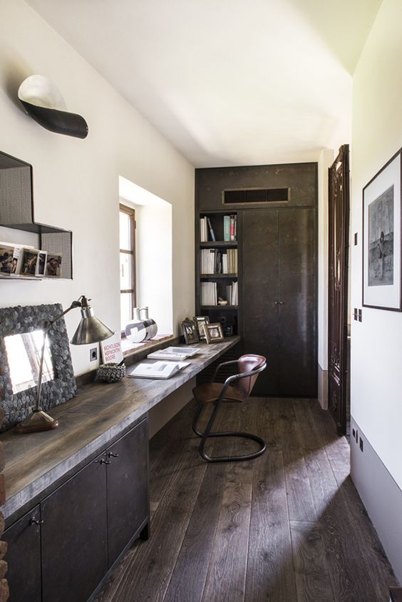 rustic counter along the whole wall to maximize functionality
