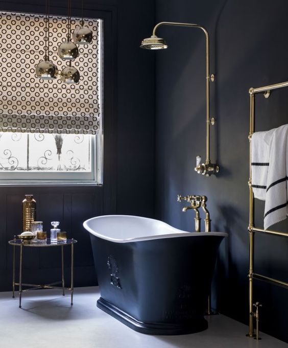 vintage-inspired free-standing bathtub with a black matter finish outside