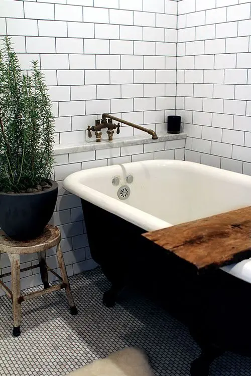 Scandinavian space with a black clawfoot tub and a black pot to pull it off