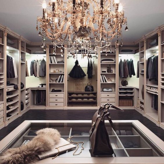 any closet will be more refined with a crystal chandelier with black details and a lot of sparkling beads