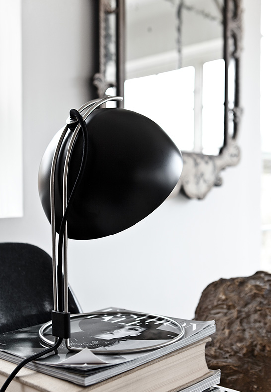 Industrial nickel and black table lamp with an eye catchy design for a manly office