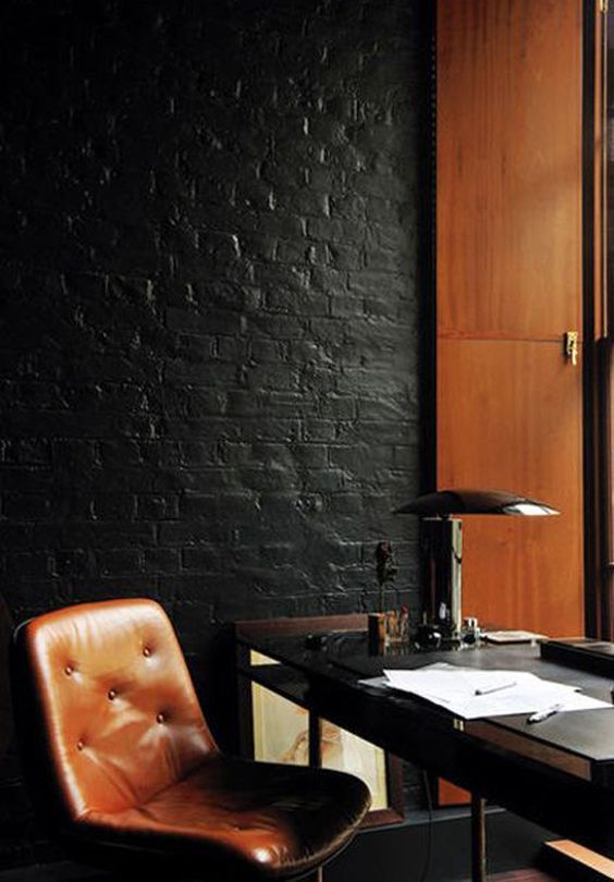 Traditional black table lamp for a black and cognac colored office