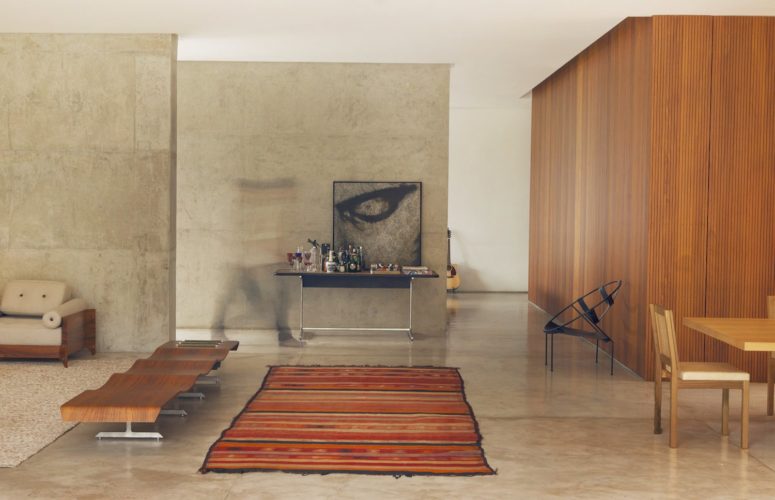 The Carrara House in Brazil is a nice example of modern, minimal and even brutalist design and how cool it may look