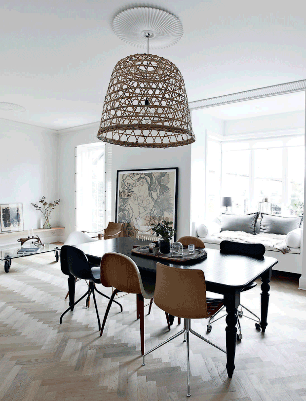 The living and dining space have an open layout, they are flooded with light, like it should be with Nordic interiors