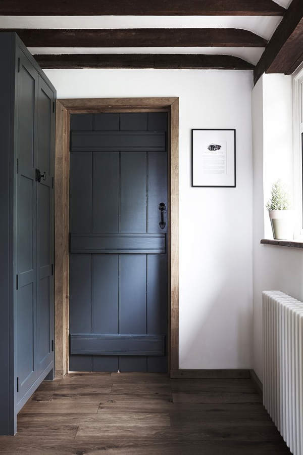 The graphite grey door echoes with the cabinets