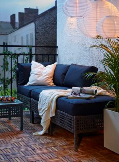 a Kungsholmen bench and coffee table can be placed even on a small balcony