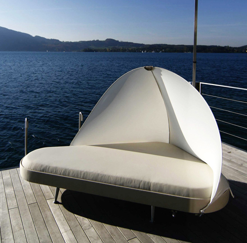 Outdoor Lounge Bed by Usona Home (via www.trendir.com)