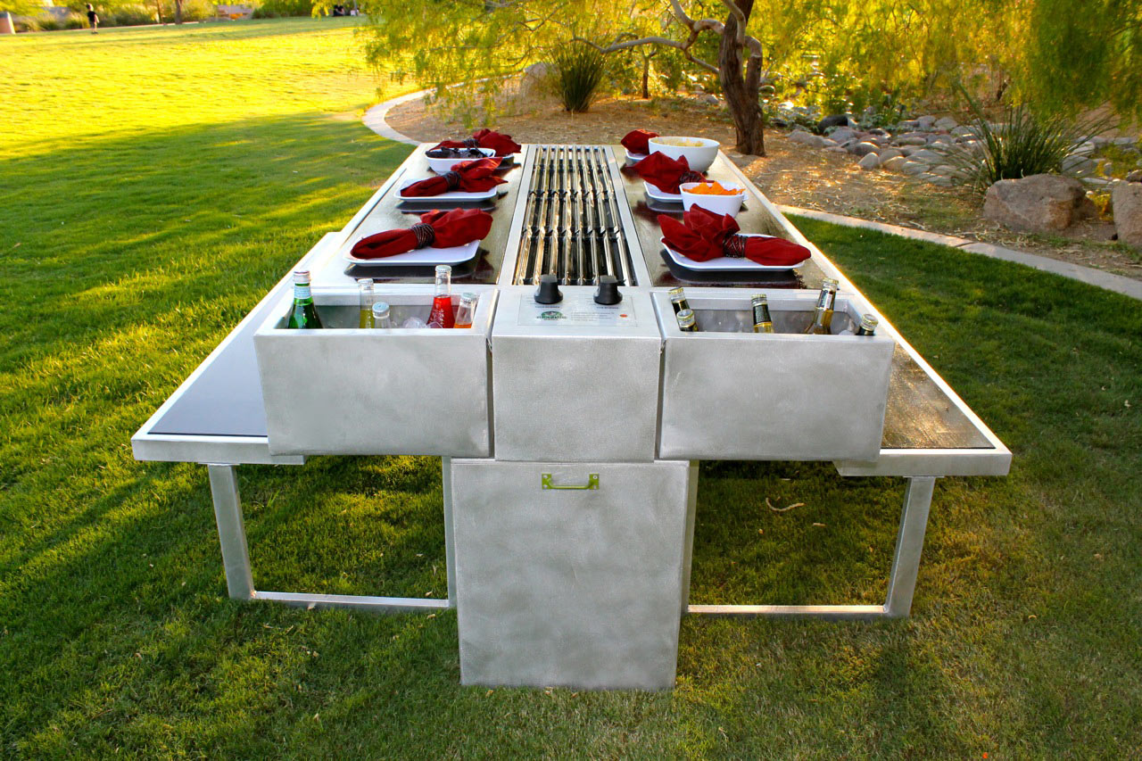the Grazing Grill table with a grilling surface in the center (via design-milk.com)