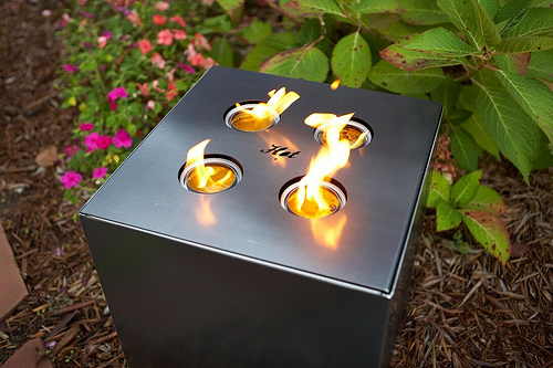 Outdoor Fire Cube by John Beck Steel  (via design-milk.com)