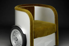 02 The piece has wheels for mobility and it’s upholstered with velvet available in different shades like ocher or red