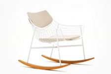 03 The armchair is available with one bi-color cushion, or two pillows; one for the seat and one for the back