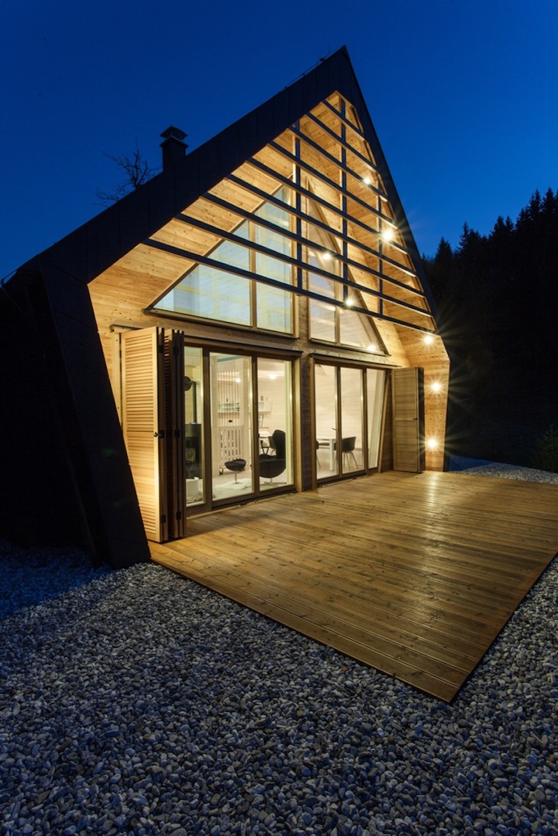 The inner spaces are opened to outdoors with the use of glass walls