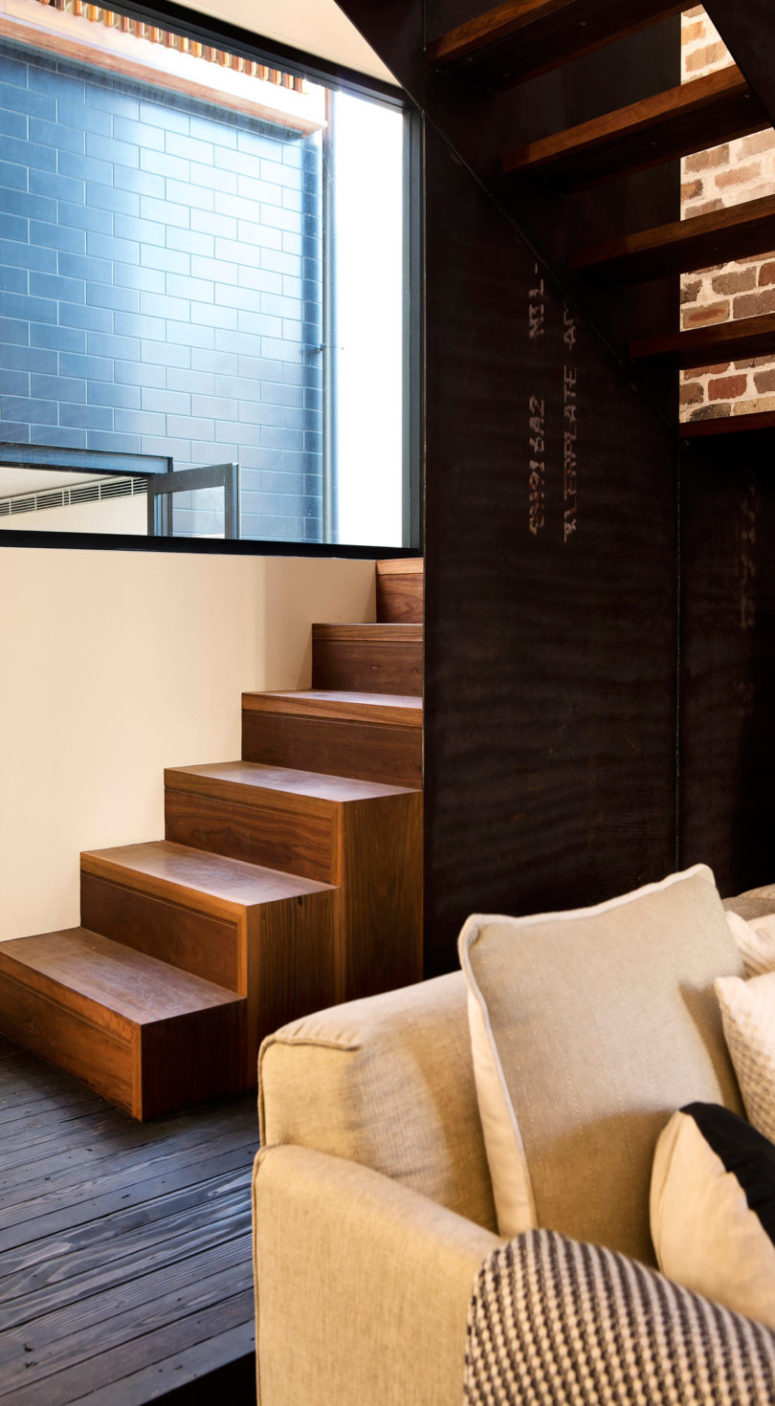 The stairs is partly wooden, partly metal to make it warm yet very chic industrial