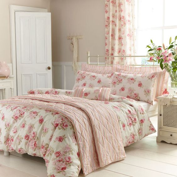 classic pink adn cream bedding, pink blankets and matching curtains
