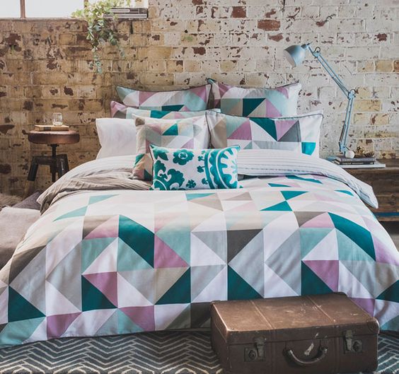 pink, grey, emerald and white triangle print bedding looks modern and bold
