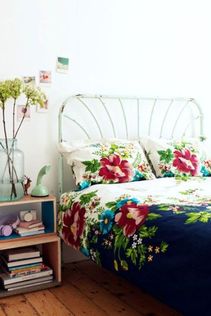 Vintage inspired navy and cream bedding with bold turquoise and red flowers on it