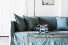 04 There are some colorful touches done with furniture, for example, this dusty blue sofa with pillows, which perfectly accentuates the space