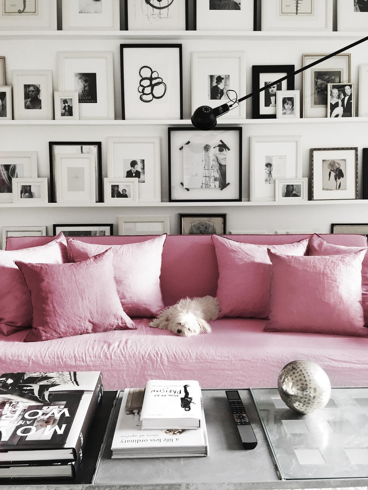 Look at this gorgeous pink sofa, isn't it an embodiment of glam and girlish decor