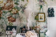 09 vintage-inspired floral wallpaper for a little girl’s room