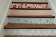 29 different floral wallpaper to accentuate the stairs and add a vintage feel