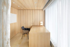 05 The home office is very laconic, all clad with wood and with a desk of the same type of wood