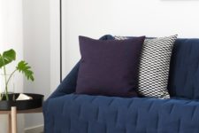 07 The sofa in navy and with an eye-catchy texture