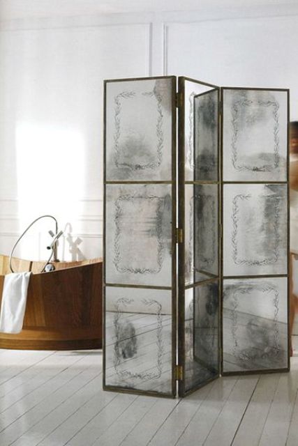 a refined faded mirror space divder used to make the bathroom more stunning
