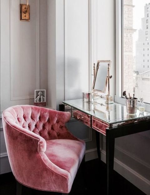 place a pink velvet chair in your makeup nook to make it more glam