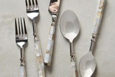 29 cutlery incrusted with mother of pearl for an exquisite look