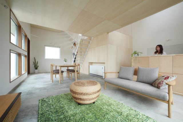 Azuchi house is a unique space that feels inside like outside, and spacious while being relatively small