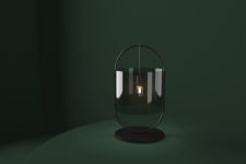05 The glass version has no metal mesh, it’s substituted with a smoked glass lampshade