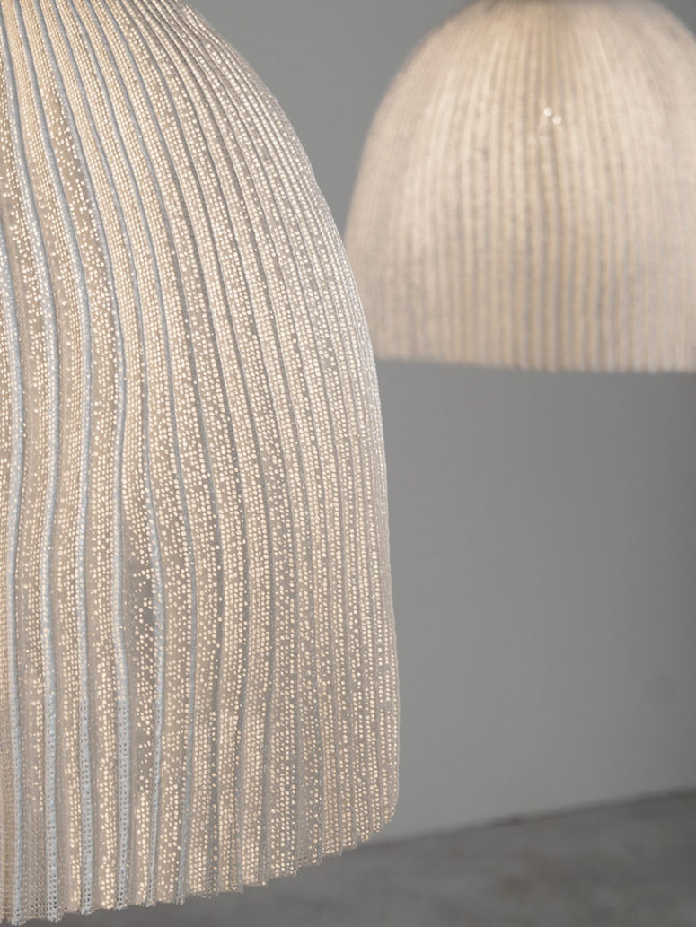 Seaweed inspired pendant lamps at a closer look