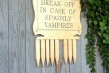 08 a gorgeous and funny sign of wood and with wood pieces in case of vampires
