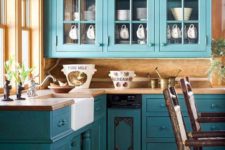 17 turquoise blue cabinets in vintage style and lots of natural wood for a rustic feel