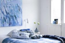 22 shibori bedding for a modern and relaxing space with blue accents