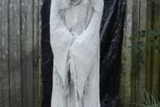 28 such a spooky ghost decoration can be made of cheesecloth and concrete, it’s amazing for outdoors