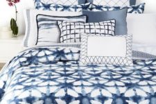 29 shibori pillows and a blanket DIYed for the bedroom will be a chic choice