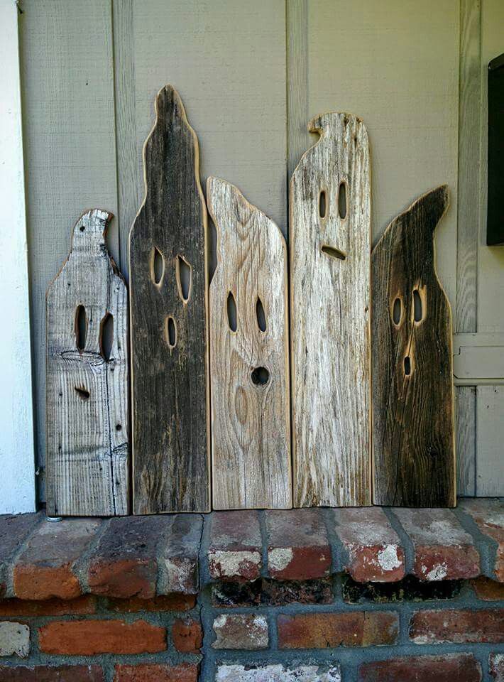 this is how you could turn a bunch of old wooden boards into an awesome front porch ghost decoration
