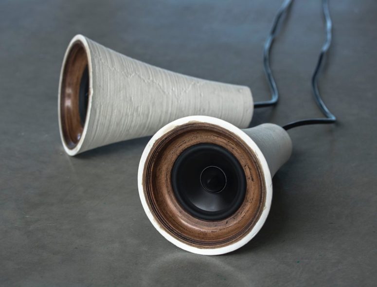 Resonance speakers are a pair of creative and bold ones made using 3D printing, which gave them a perfectlyim perfect and unique look