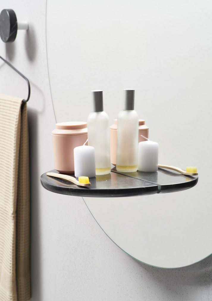 The shelf allows not to have a vanity as all small accessories can be placed here